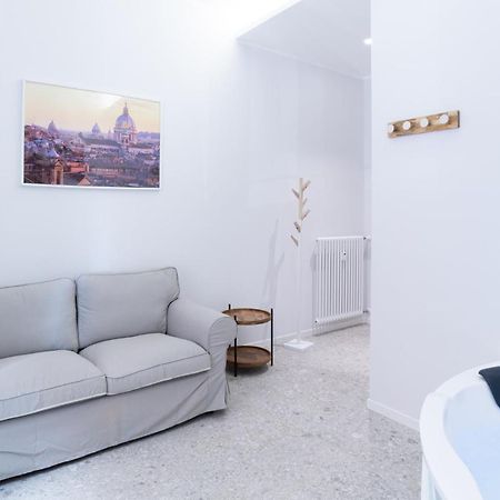 White Home Suite And Rooms โรม ภายนอก รูปภาพ