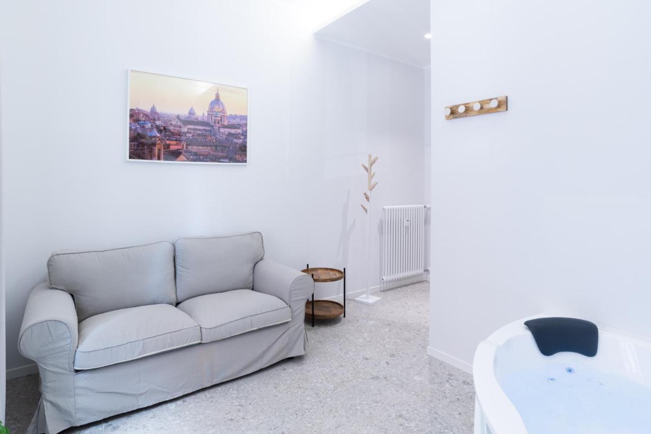 White Home Suite And Rooms โรม ภายนอก รูปภาพ