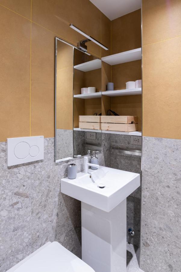 White Home Suite And Rooms โรม ภายนอก รูปภาพ