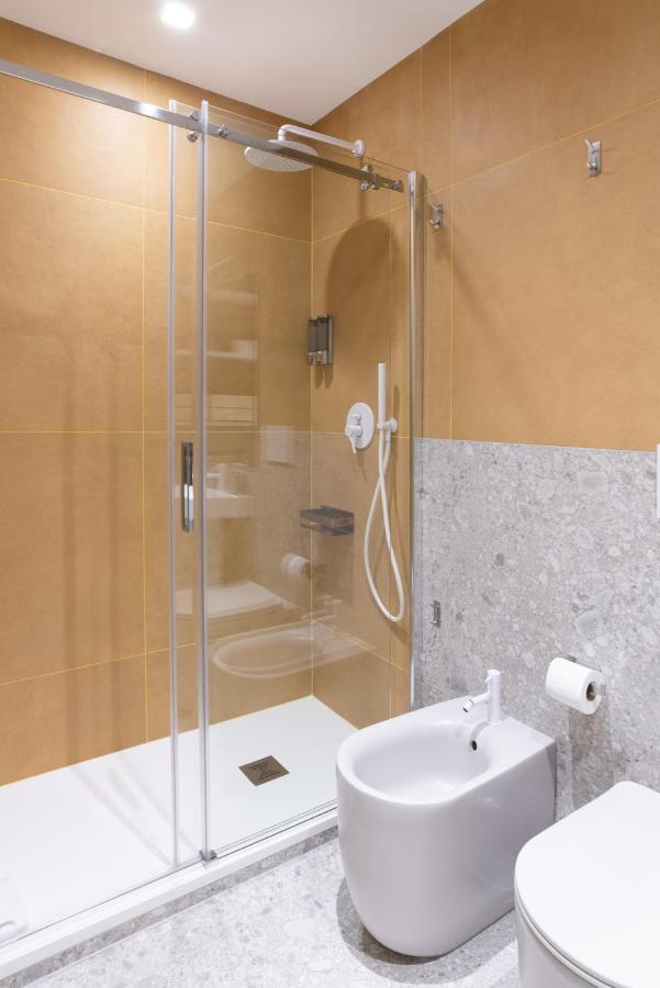 White Home Suite And Rooms โรม ภายนอก รูปภาพ