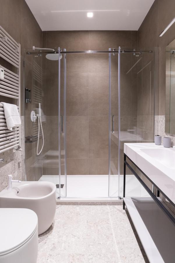 White Home Suite And Rooms โรม ภายนอก รูปภาพ